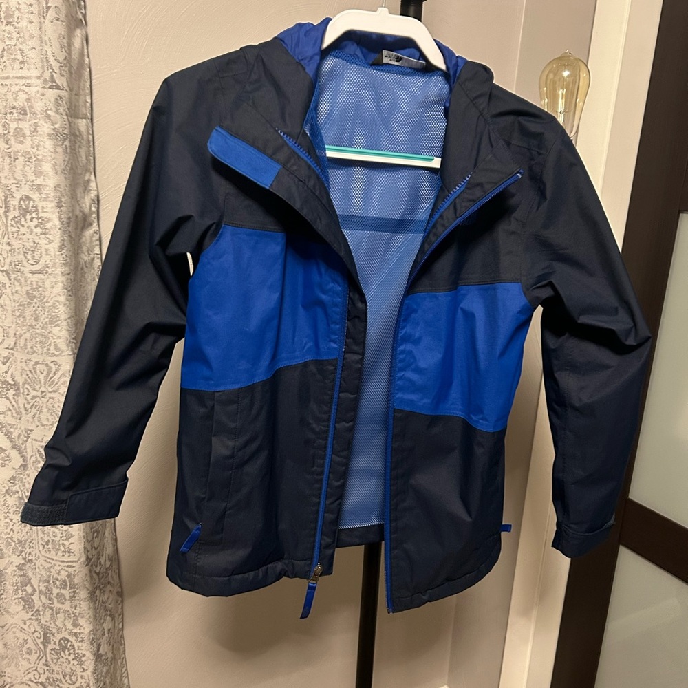 Boys The North Face rain jacket. In great shape.